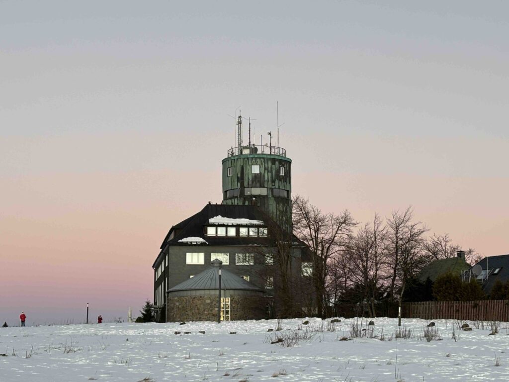 Sonnenaufgang am Kahlen Asten im Winter